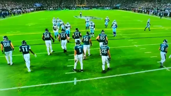 ITTechBasics IPTV live stream of Sunday football running smoothly on a TV